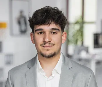 Porträt von Adrian Mehmeti (Mecklenburgische Versicherung) Porträt von Adrian Mehmeti (Mecklenburgische Versicherung)