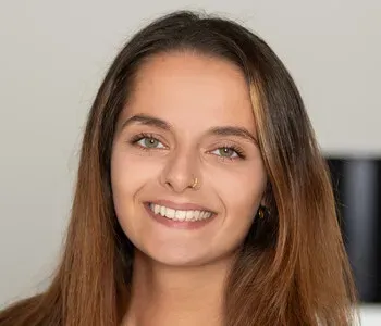 Porträt von Ravina Quaglia (Mecklenburgische Versicherung) Porträt von Ravina Quaglia (Mecklenburgische Versicherung)