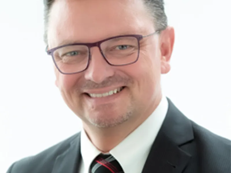 Portraitaufnahme von Herrn Suhr, Vertriebsbeauftragter des Vertriebsbüros Freiburg