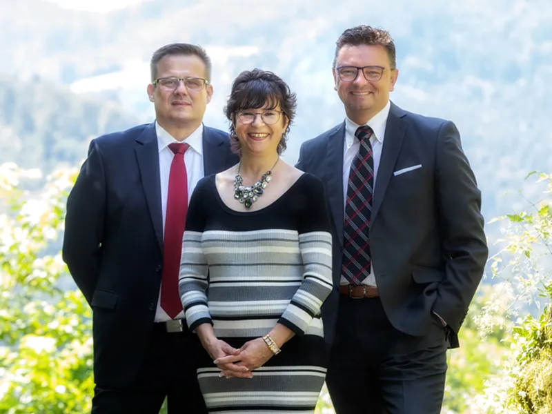 Gruppenbild mit Dame: das Team des Vertriebsbüros Freiburg