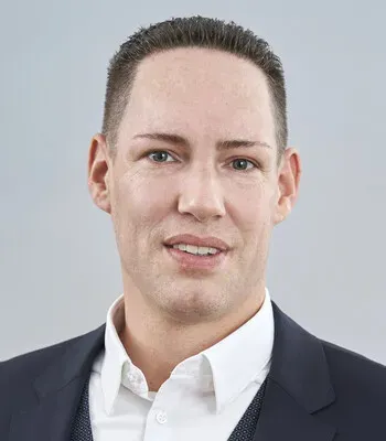 Porträt von Dennis Schlenker (Mecklenburgische Versicherung) Porträt von Dennis Schlenker (Mecklenburgische Versicherung)