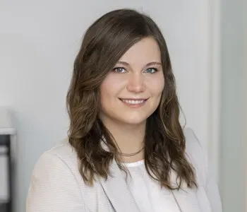 Porträt von Lucie Brinke (Mecklenburgische Versicherung) Porträt von Lucie Brinke (Mecklenburgische Versicherung)