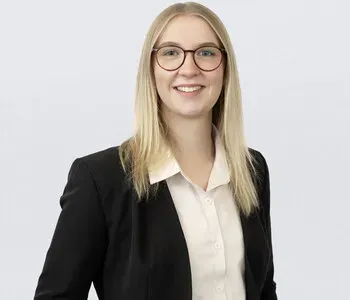 Porträt von Hannah Lamsbach (Mecklenburgische Versicherung) Porträt von Hannah Lamsbach (Mecklenburgische Versicherung)