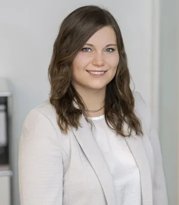 Porträt von Lucie Brinke (Mecklenburgische Versicherung) Porträt von Lucie Brinke (Mecklenburgische Versicherung)