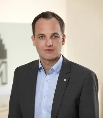 Porträt von Nikolas Beeker (Mecklenburgische Versicherung) Porträt von Nikolas Beeker (Mecklenburgische Versicherung)