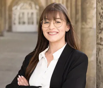 Porträt von Laura Schnellbacher (Mecklenburgische Versicherung) Porträt von Laura Schnellbacher (Mecklenburgische Versicherung)