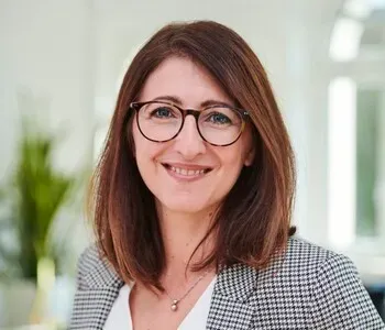 Porträt von Anna Lier (Mecklenburgische Versicherung) Porträt von Anna Lier (Mecklenburgische Versicherung)